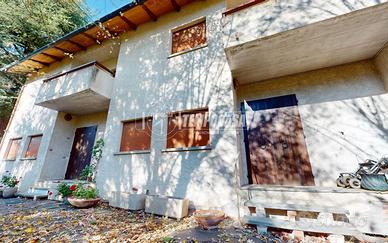 VILLETTA CON GIARDINO, GARAGE E PISCINA IN COMUNE