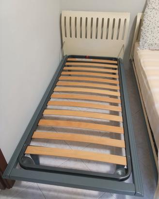 Letto singolo con rete a doghe e testiera