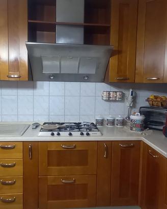 cucina per 500euro completa di tavolo e 6 se