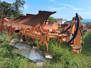 Aratro fuorisolco MORO mod. TRV18A Raptor