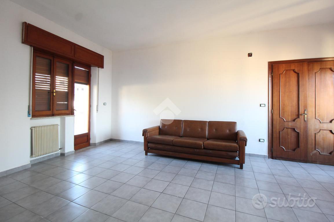 3 LOCALI A VILLA SAN GIOVANNI - Vista 6