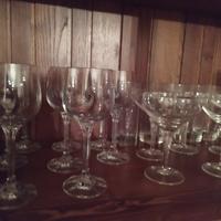 Bicchieri tazzine e piatti 