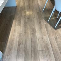 Pavimento in parquet laminato bisellato