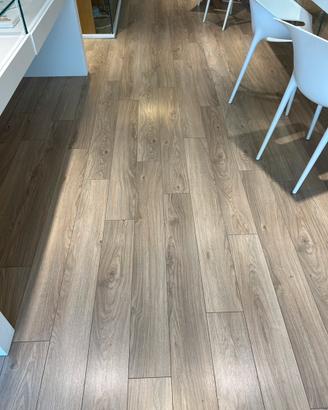 Pavimento in parquet laminato bisellato