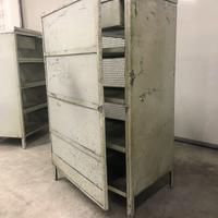Coppia armadio industriale metallo schiena a rete 