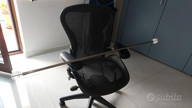 Due bastoni per tende uguali