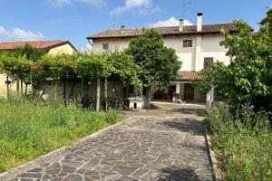 TIPICA CASA FRIULANA TRICAMERE CON GIARDINO DI ...