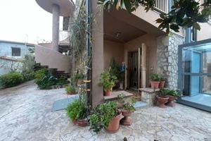 Villa Singola due livelli con ascensore e licenza