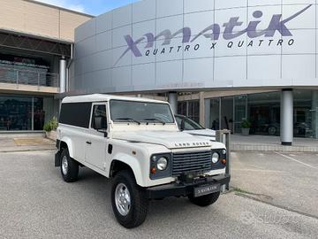 LAND ROVER Defender 110 2.4 TD4 Hard Top 3 pt. P