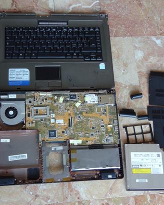 Notebook Asus X51RL per ricambi, HD Schermo LCD