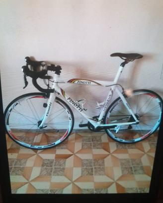 BICI DA STRADAI IN CARBONIO