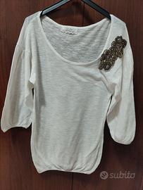 Maglia donna bianca applicazioni gioiello.