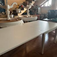 Tavoli e sedie eleganti