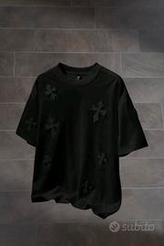 T-shirt Oversize con croci nere 