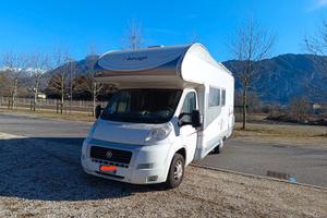 Camper mansardato Elnagh