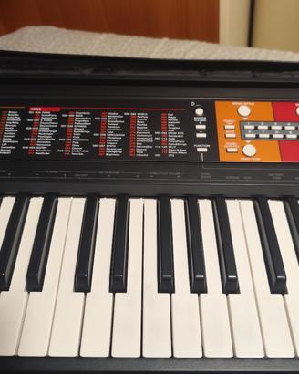 PIANOLA YAMAHA 