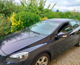 Volvo v40 momentum