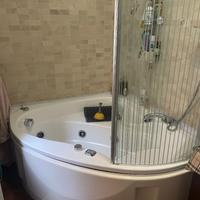 vasca da bagno con idromassaggio