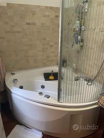 vasca da bagno con idromassaggio