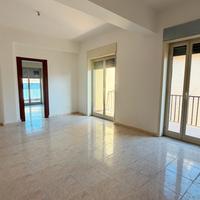 5 vani luminoso con terrazzo soprastante + garage