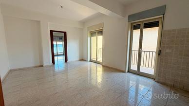 5 vani luminoso con terrazzo soprastante + garage