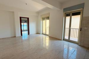 5 vani luminoso con terrazzo soprastante + garage