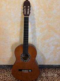 Chitarra classica con custodia