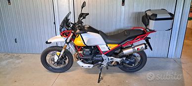 Moto Guzzi V85TT Giallo Evocative Graphics