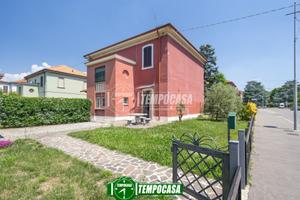 BILOCALE CON GIARDINO PRIVATO NEL CUORE DI CRESPI