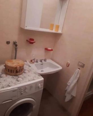 Stanza singola in trilocale con giardino privato