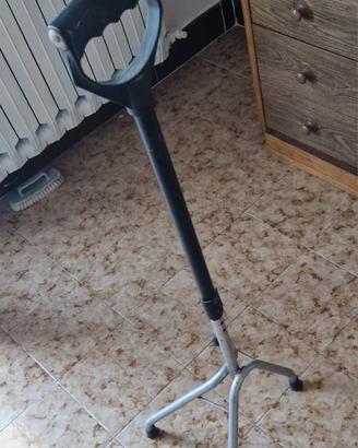 Bastone da passeggio a treppiede 