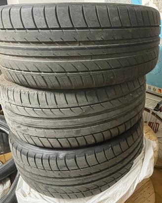 3 gomme marca Triangle di raggio 22