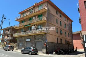 AMPIO BILOCALE CON BALCONE