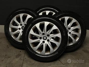 Cerchi in lega 16 pollici + pneumatici