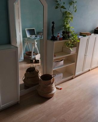 mobili ,armadio libreria scrivanie divani luci 