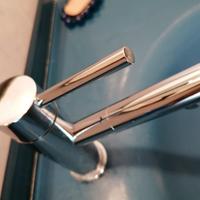 Lavandino in vetro con mobile a incassoe specchio 