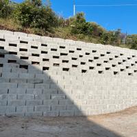 Blocchi a secco per muri di contenimento terra