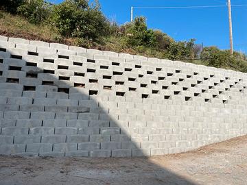 Blocchi a secco per muri di contenimento terra