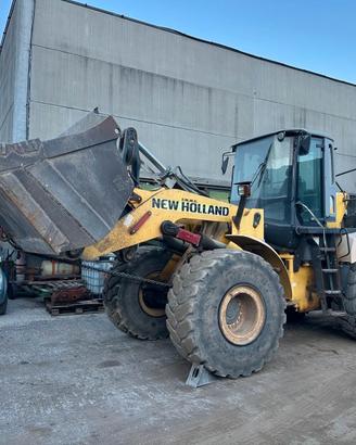 NEW-HOLLAND W 270B