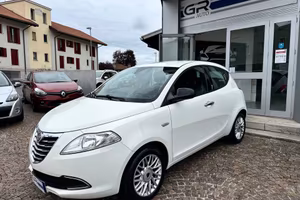 Lancia Ypsilon 1.3MJT 95CV 5P -Neopatentati