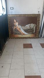 quadro donna  sul divano 
