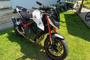 Honda hornet 750 anno 2024