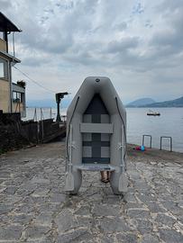 Tender orange marine 250 con evinrude 4.5