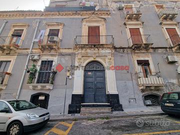 Catania appartamento in stabile d'epoca -1