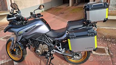 Moto QJ SRT 700X