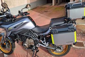 Moto QJ SRT 700X