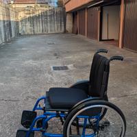 Sedia a rotelle e deambulatore 