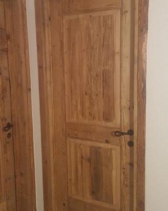 porte nuovo in legno vecchio con pannello bugnato