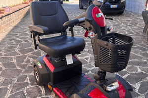 Scooter elettrico 4 ruote regolabile