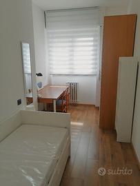 Luminose camere singole Milano zona S.Siro